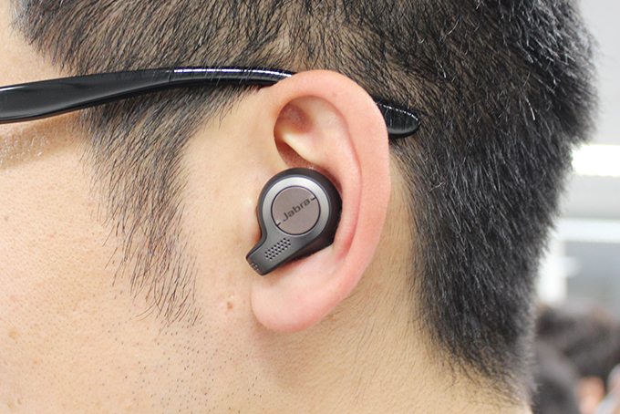 世界初のUC認定完全ワイヤレスイヤホン「Jabra Evolve 65t」｜Jabra 